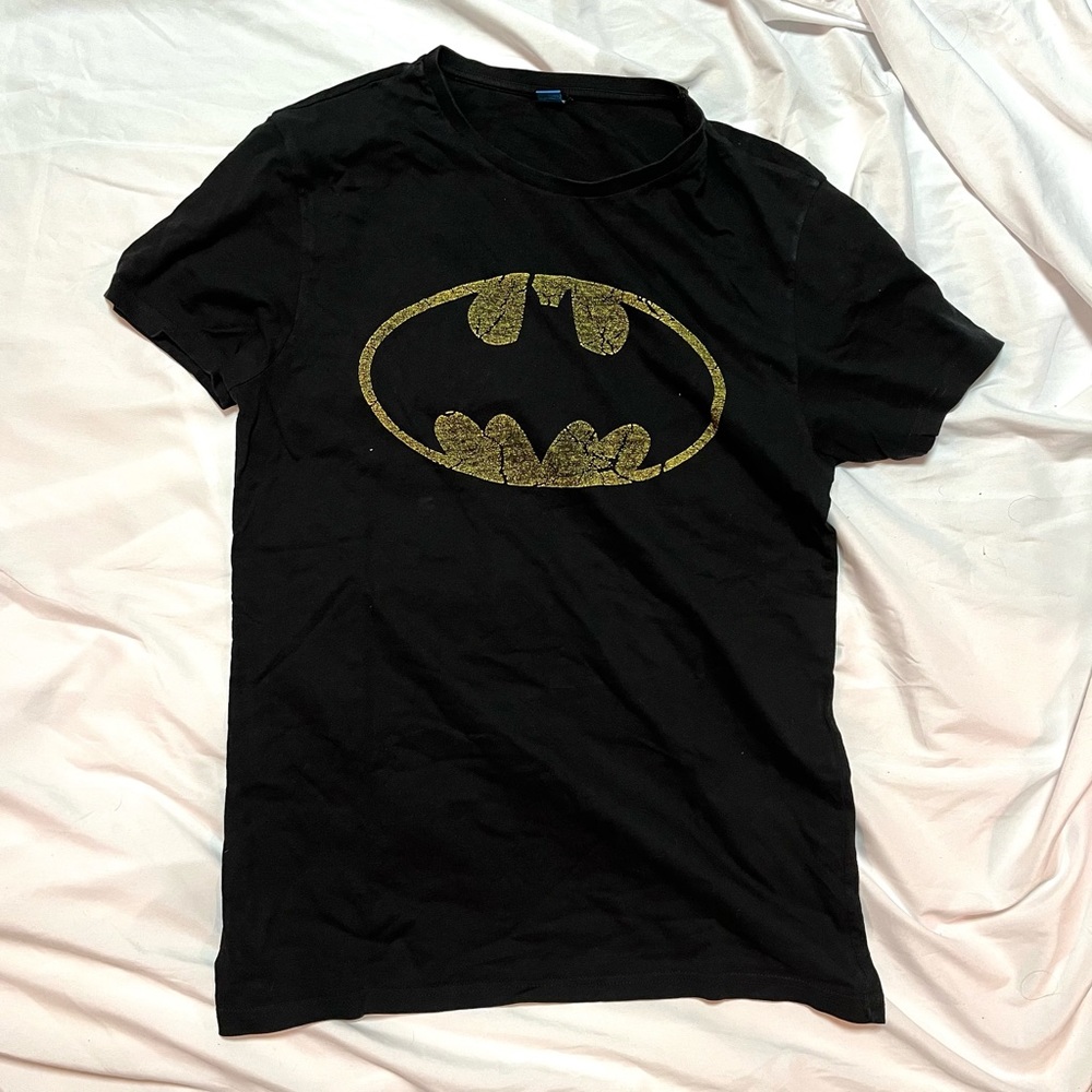 Batman logo tshirt.
